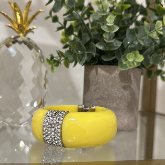Cache Yellow bangle - Picture 5 of 8